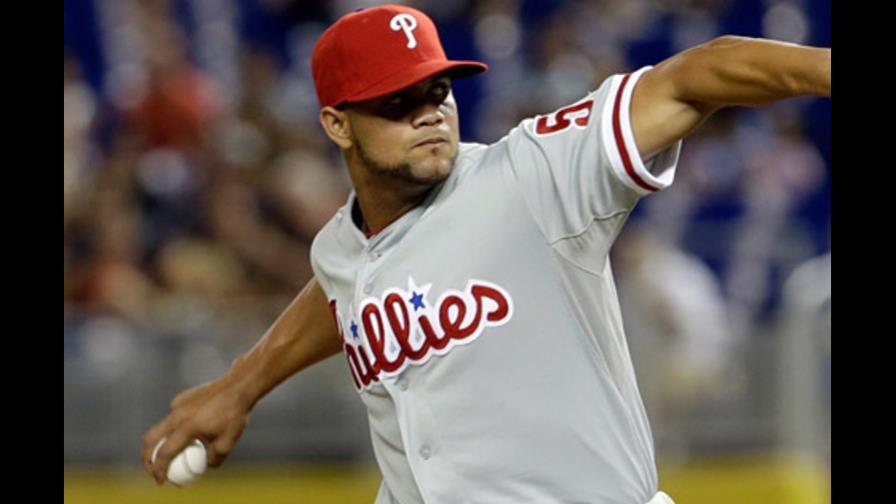 Los Angelinos adquieren al relevista Luis García, mientras se acercan al Wild Card de la Americana