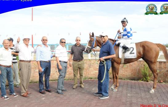 Belleza ganó fácil en la jornada del sábado en el hipódromo V Centenario