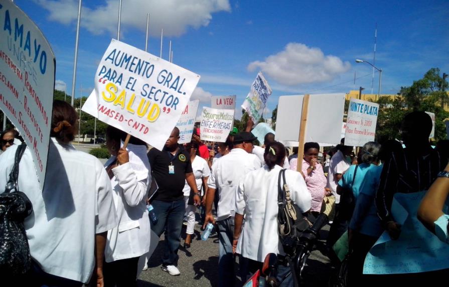 Gremios de enfermeras piden aumento salarial
