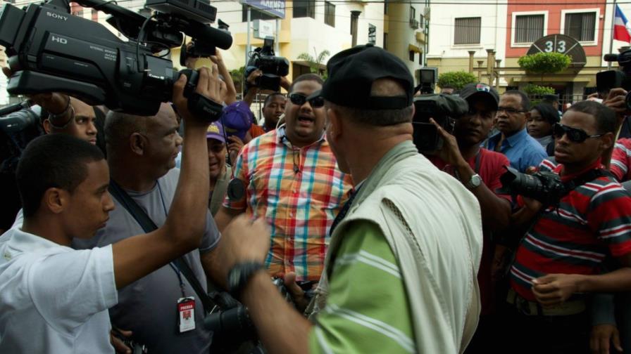 Ni la Policía ni el PLD han respondido por atropello a fotógrafo de Diario Libre