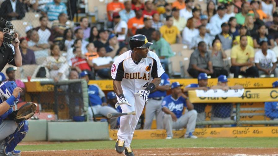 Las Aguilas Cibaeñas propinan un duro revés a los Tigres de Licey