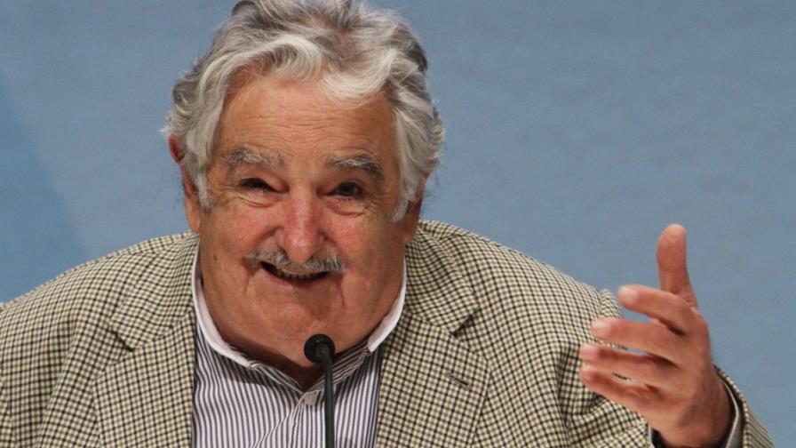 José Mujica: a los que les gusta mucho el dinero hay que echarlos de la política
