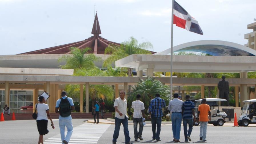 UASD pide a beneficiados con títulos falsos devolverlos a la academia