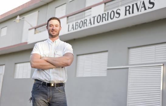 Detrás del moño bonito