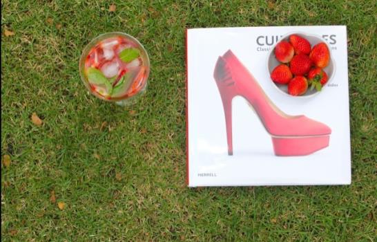 Un Coctel: Margarita de Fresas y Albahaca