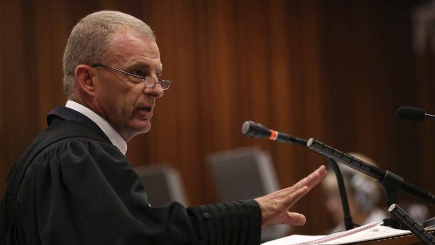 Fiscal pide a Oscar Pistorius ver foto de novia herida