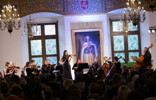 Aisha toca con gran éxito en Vilnius con Stradivarius del 1690