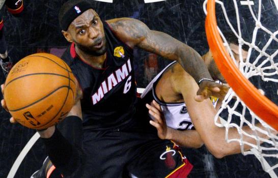 El Heat de Miami empata serie ante Spurs de San Antonio de la mano de LeBron James