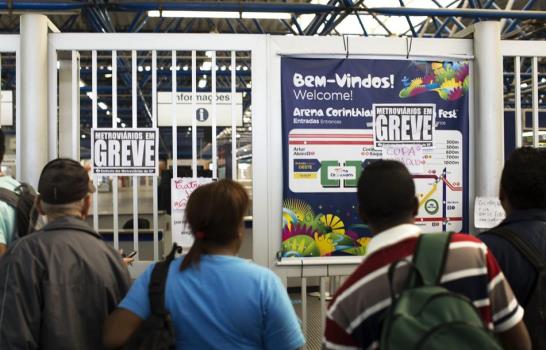 Dispersan con gases lacrimógenos a huelguistas en metro de Sao Paulo