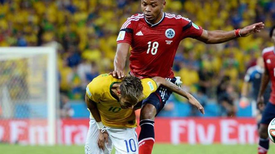 Napoli defiende a Camilo Zúñiga