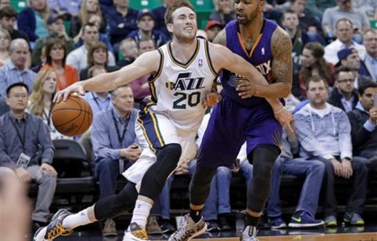 Cavaliers transfiere a 3 jugadores, busca a LeBron; Hornets: 63 millones a Hayward; Sterling testifica