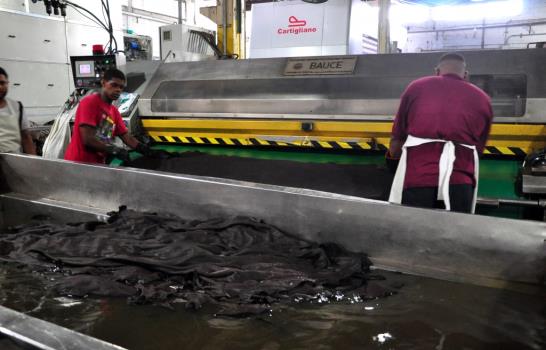 Artículos de Piel Los Favoritos calienta con el sol el 25% del agua que utiliza