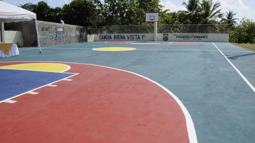Inauguran cancha y multiuso en Villa Mella