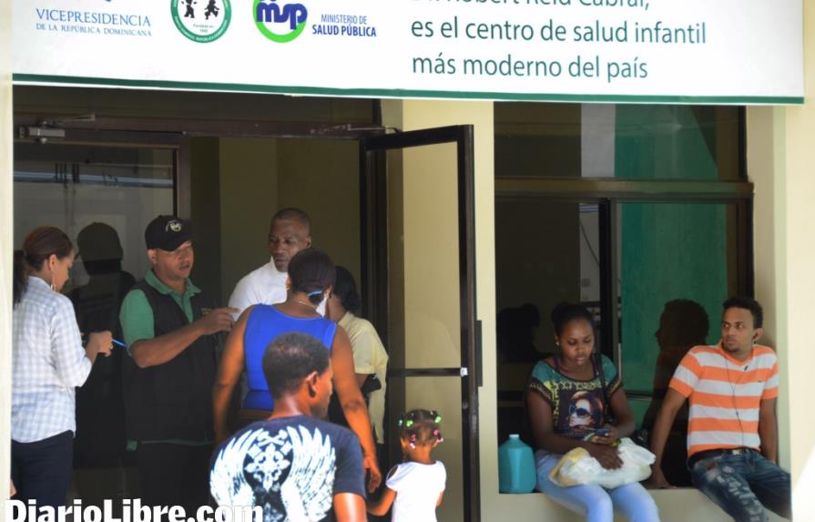 A commission investigates deaths of the 11 children at Robert Reid Cabral Hospital