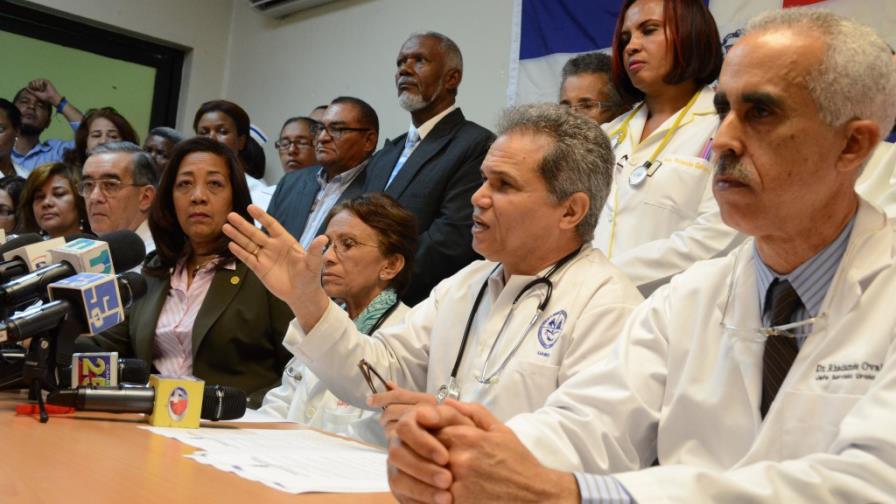 Personal de salud del Robert Reid Cabral defiende su directora Personal de salud del Robert Reid Cabral defiende su directora