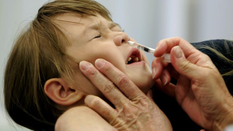 Cuestionan efecto de vacuna nasal contra gripe