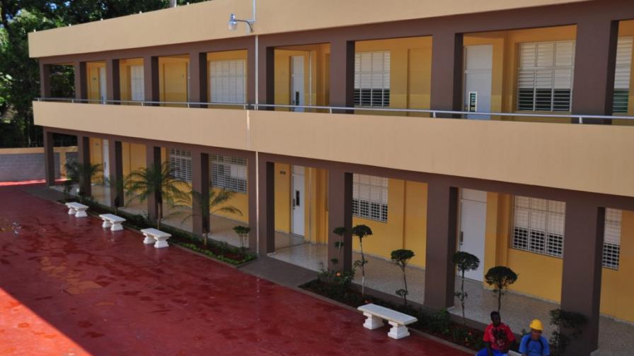 Terminan con retraso el liceo reclamado por el presidente Medina a ingeniero Terminan con retraso el liceo reclamado por el presidente Medina a ingeniero