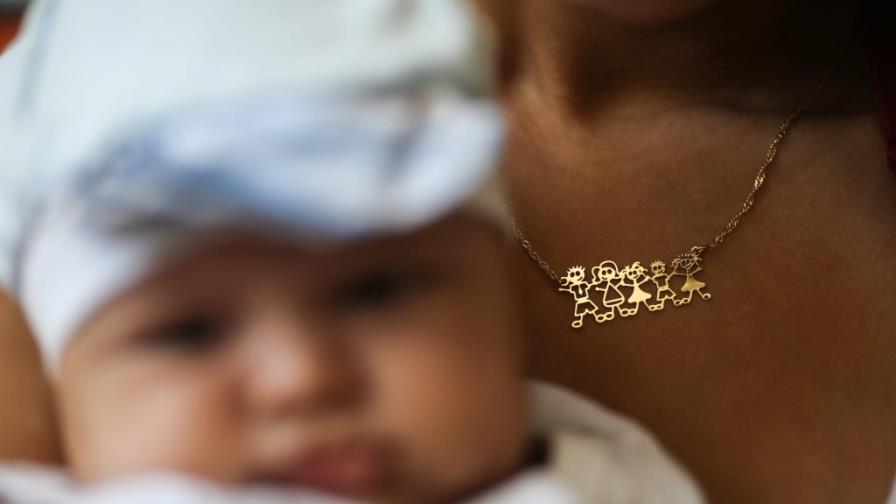 Niños criando niños en las favelas de Brasil