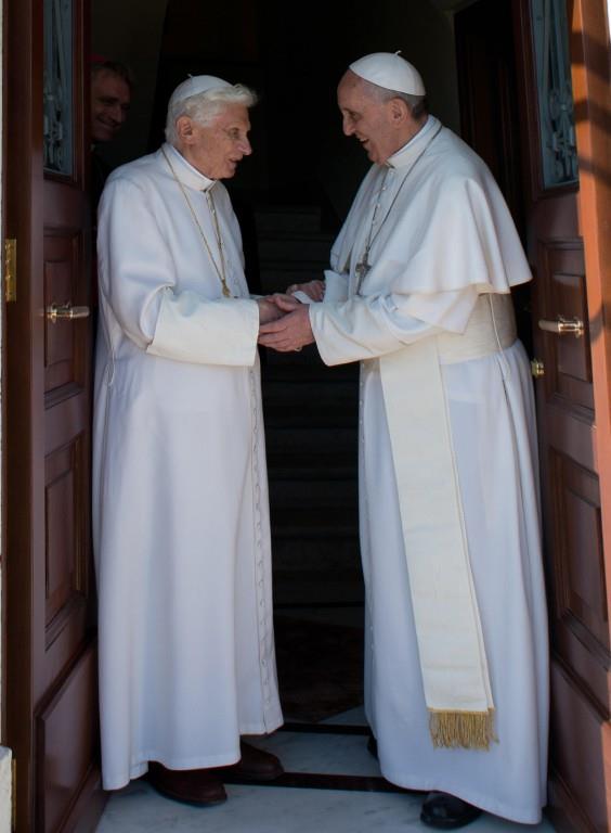 Lombardi destaca la convivencia y la solidaridad entre los dos papas