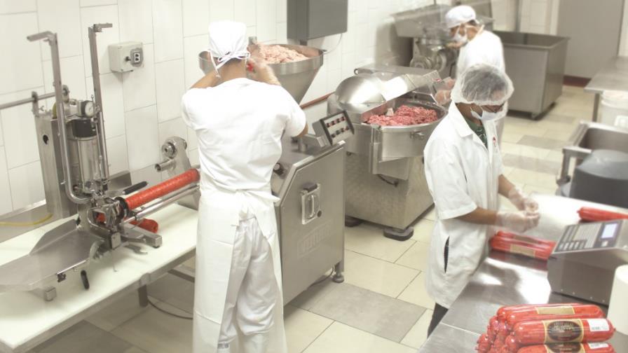 Supermercado Bravo presenta su salami artesanal