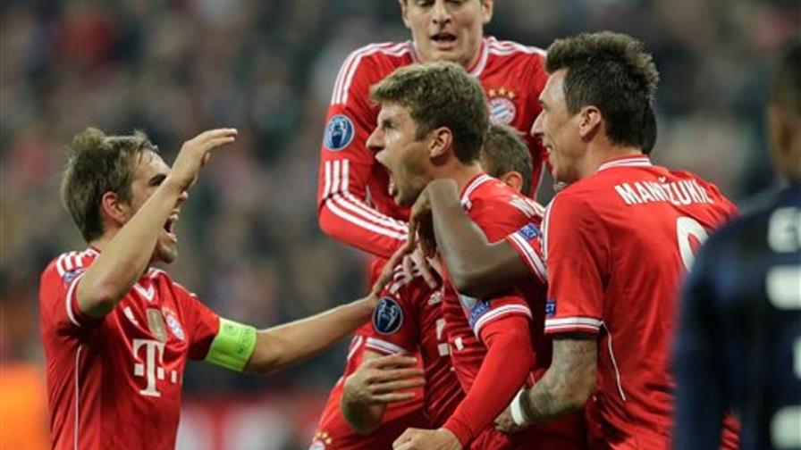 Campeones: Bayern vence a United y avanza a semis