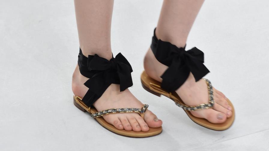 Alta Costura en sandalias planas Alta Costura en sandalias planas