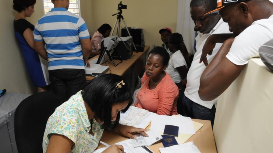 Autoridades reiteran que el Plan de Regularización de Extranjeros es gratis