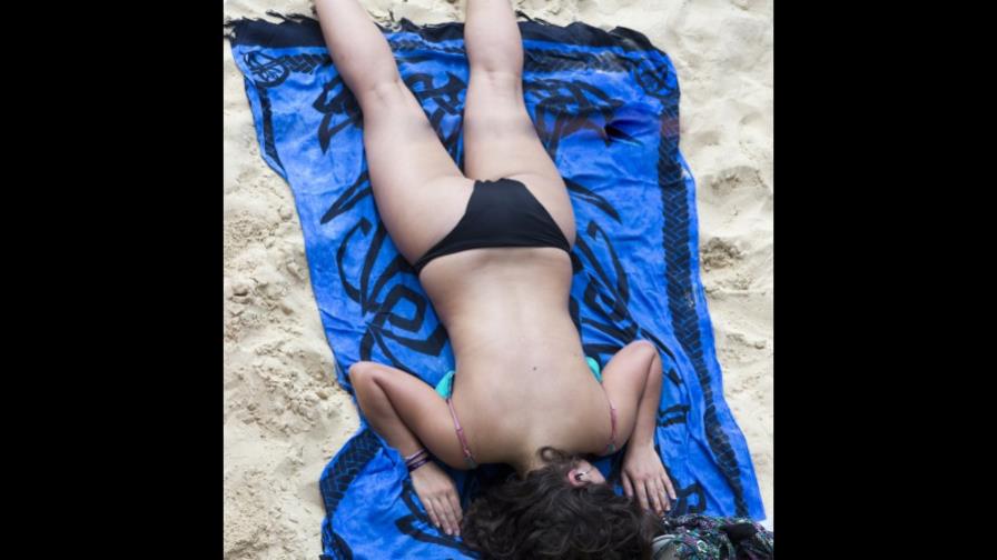 Va desapareciendo el topless en playas de Francia