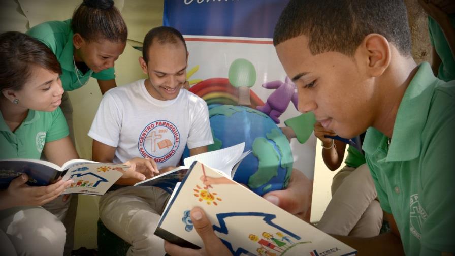 CEMEX beneficia a 5,000 niños y jóvenes con útiles escolares CEMEX beneficia a 5,000 niños y jóvenes con útiles escolares