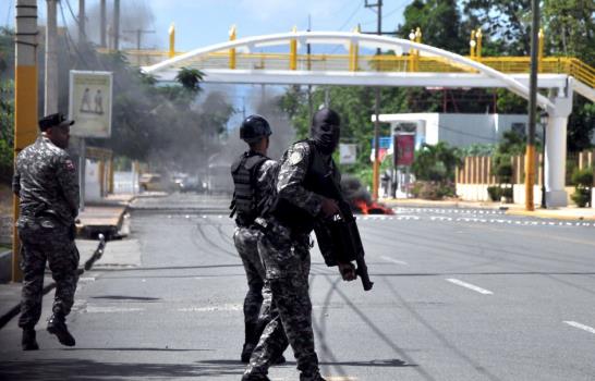 Bonao se enciende con enfrentamientos entre policías y manifestantes