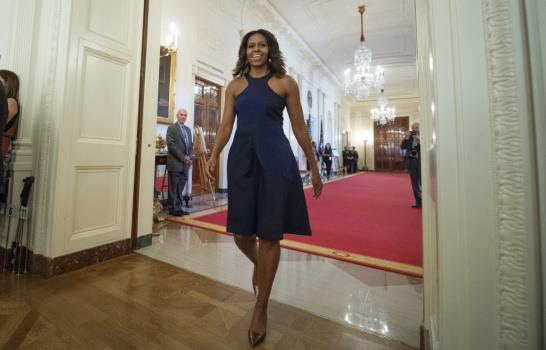 Michelle Obama apoya la moda y por fin viste de Oscar de la Renta