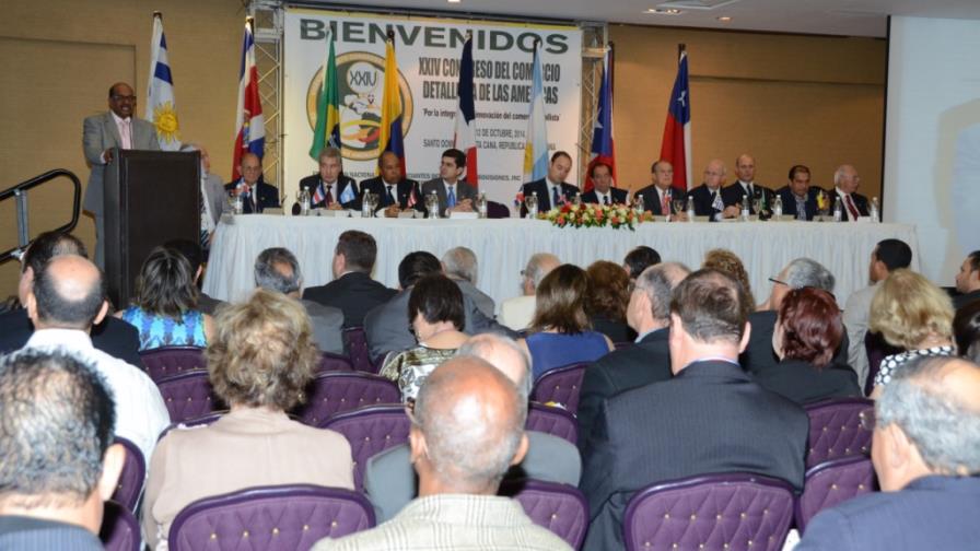 Afirma grandes cadenas amenazan a minoristas