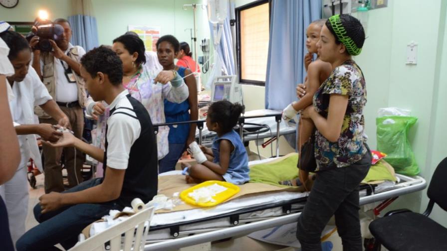 Médicos del Robert Reid Cabral y el CMD defienden directora