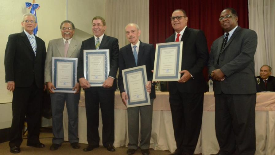 La Academia Dominicana Lengua reconoce a directores medios