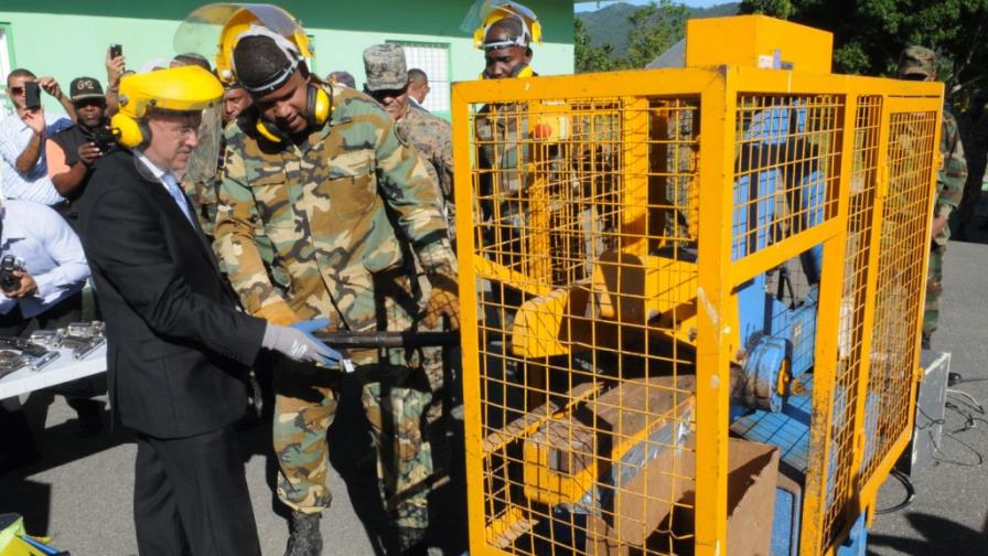 La Procuraduría destruye 2,800 armas ilegales por varios delitos