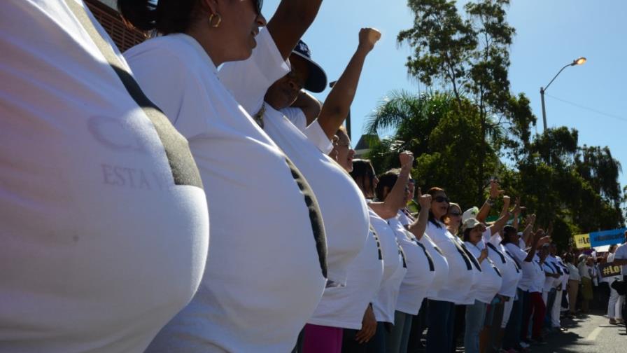 Cientos de católicos exigen a los legisladores no aprobar aborto