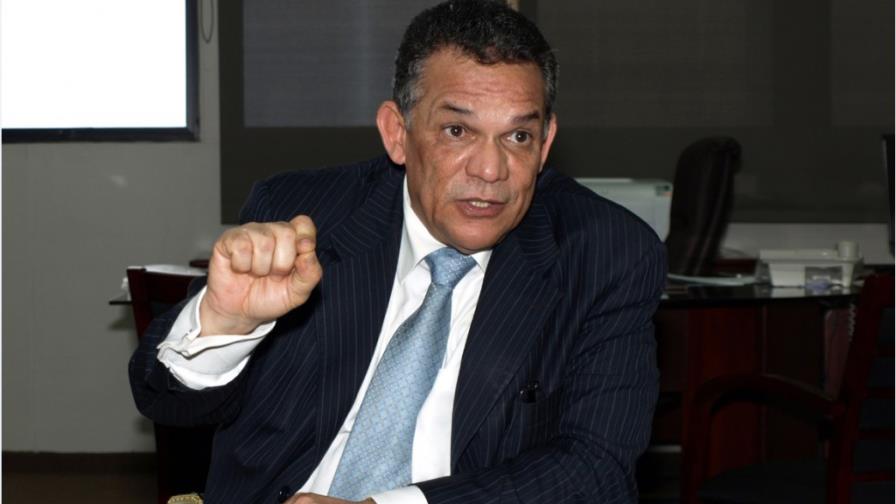 Altos sueldos pudieran mantenerse hasta que funcionarios sean removidos