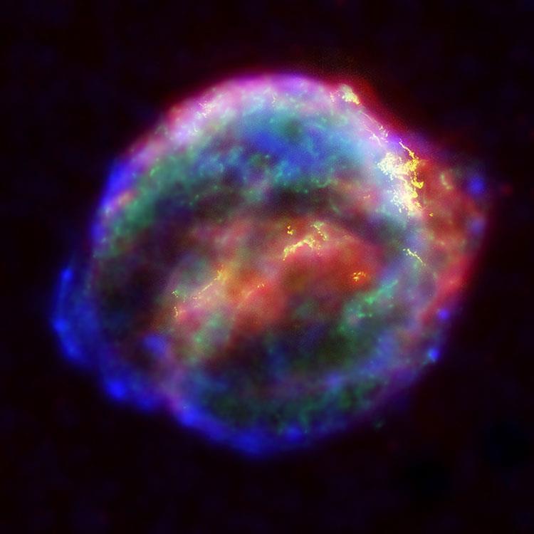Científicos chilenos logran observar explosión de supernovas en tiempo real
