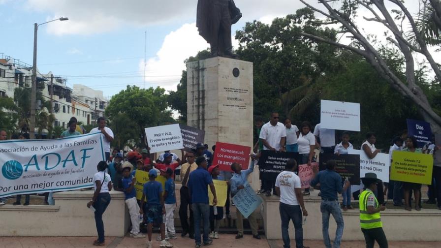 Grupos protestan contra la promoción de la homosexualidad