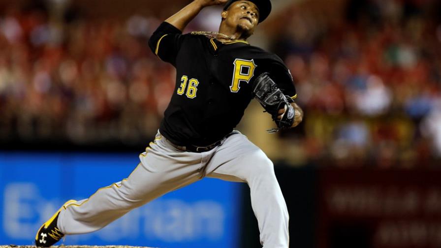 El dominicano Edison Vólquez tira juego completo