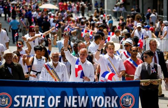 Alcalde de NY planta a millares de dominicanos en desfile de Manhattan