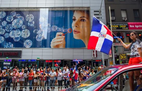 Alcalde de NY planta a millares de dominicanos en desfile de Manhattan