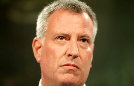 Alcalde de NY planta a millares de dominicanos en desfile de Manhattan