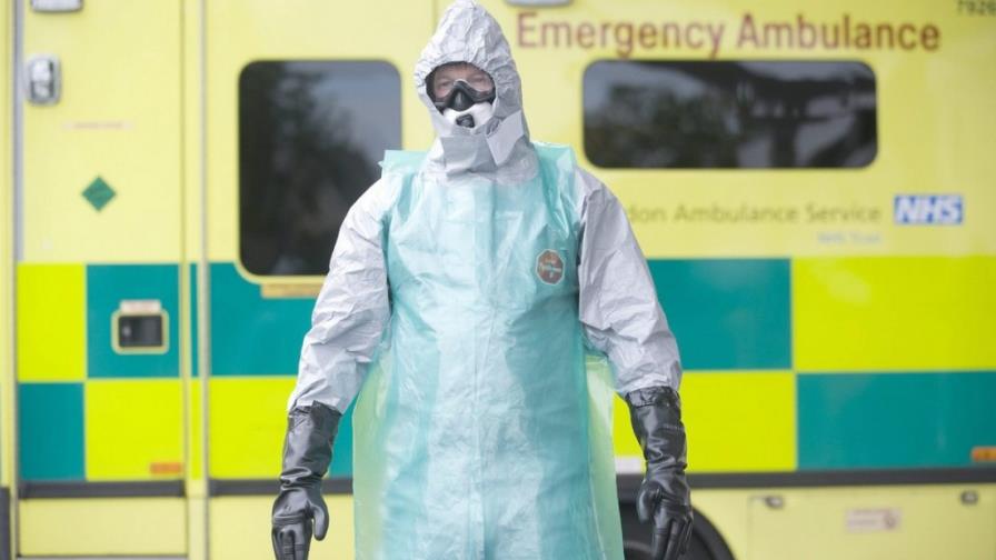 El ébola dispara la demanda de trajes de protección y la alerta de protocolos El ébola dispara la demanda de trajes de protección y la alerta de protocolos