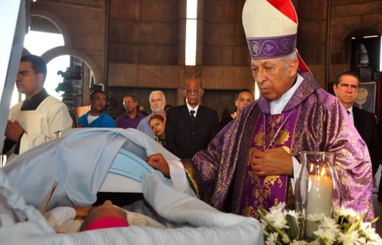 Ofician una misa a Monseñor Flores Santana