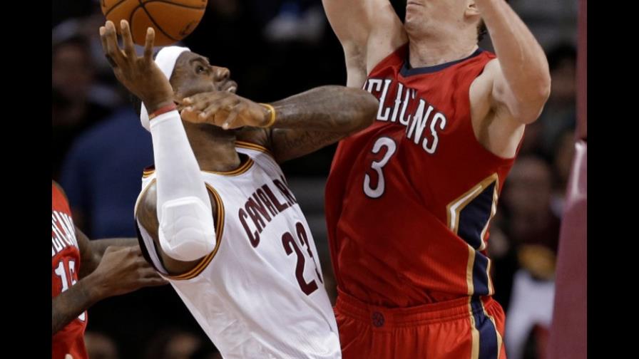 El show de LeBron James da triunfo a los Cavs