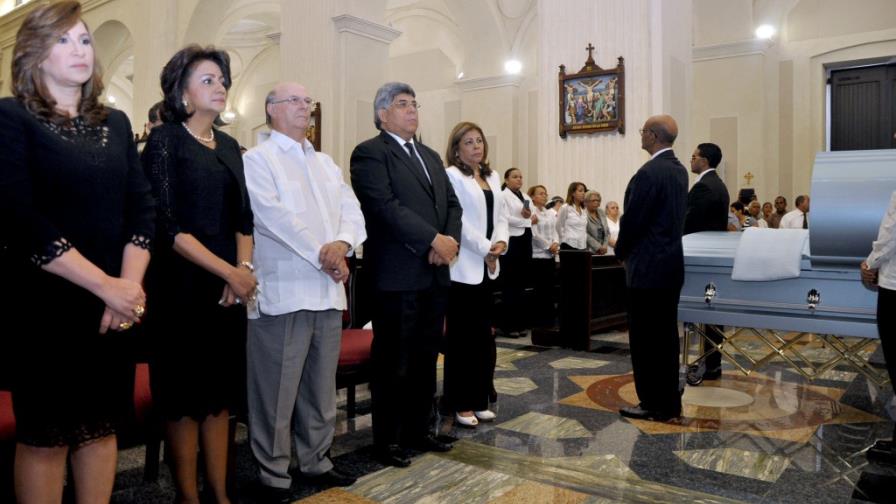 Primera Dama e Hipólito asisten a honras fúnebres de monseñor Flores Santana Primera Dama e Hipólito asisten a honras fúnebres de monseñor Flores Santana
