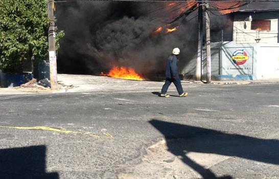 Tras incendio, fábrica de plástico de Zona Industrial de Herrera deberá ser demolida