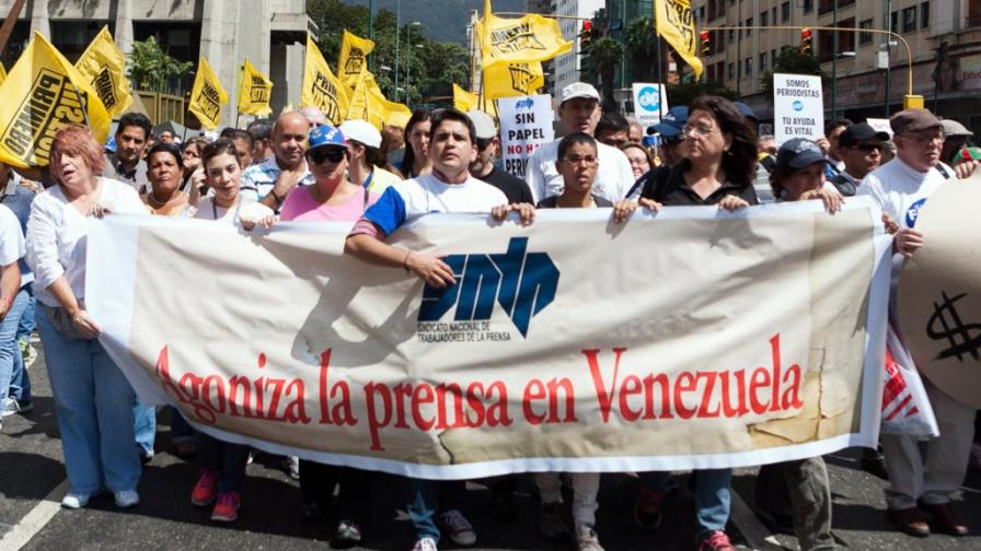 La prensa venezolana en peligro por falta de papel