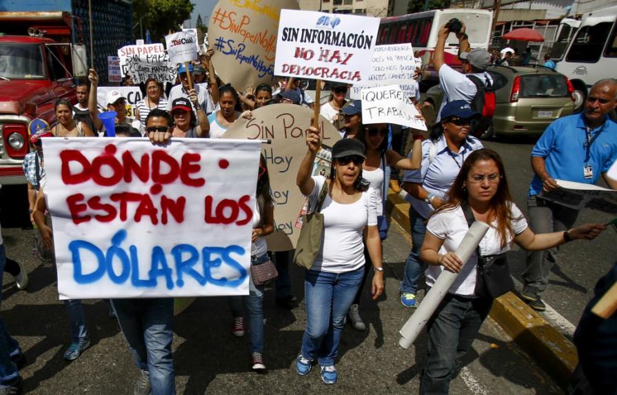 Protestan por crisis de diarios venezolanos
